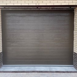 Гаражные секционные ворота 3000х2300 мм коричневый цвет (DoorHan, серия RSD02)